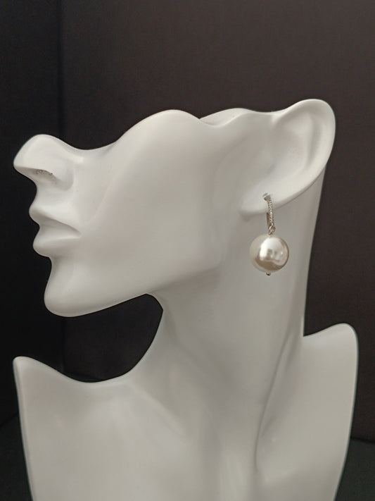 Σκουλαρίκια κοντά στα αυτιά με πέρλες